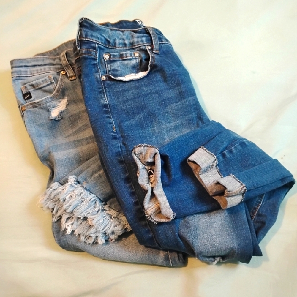 ๐๐ NWOT Womens 2 Pair Distressed Grunge Ripped Jeans Size 6 Denim Casual - Picture 1 of 5